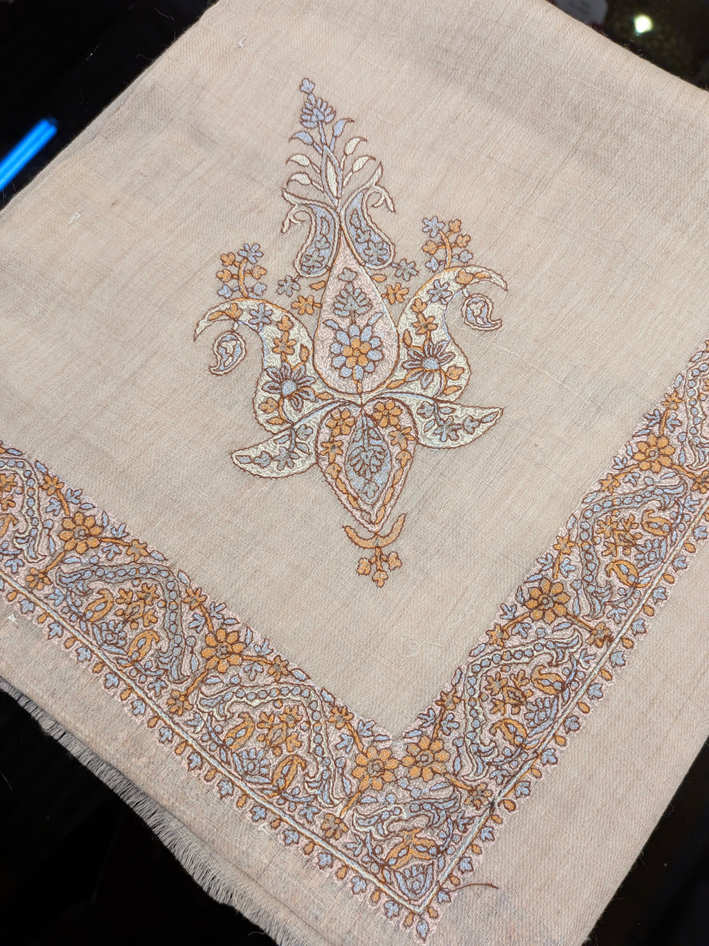 Premium Kashmir Ghutra Shawl – Fine Embroidered Men’s Traditional Headwear