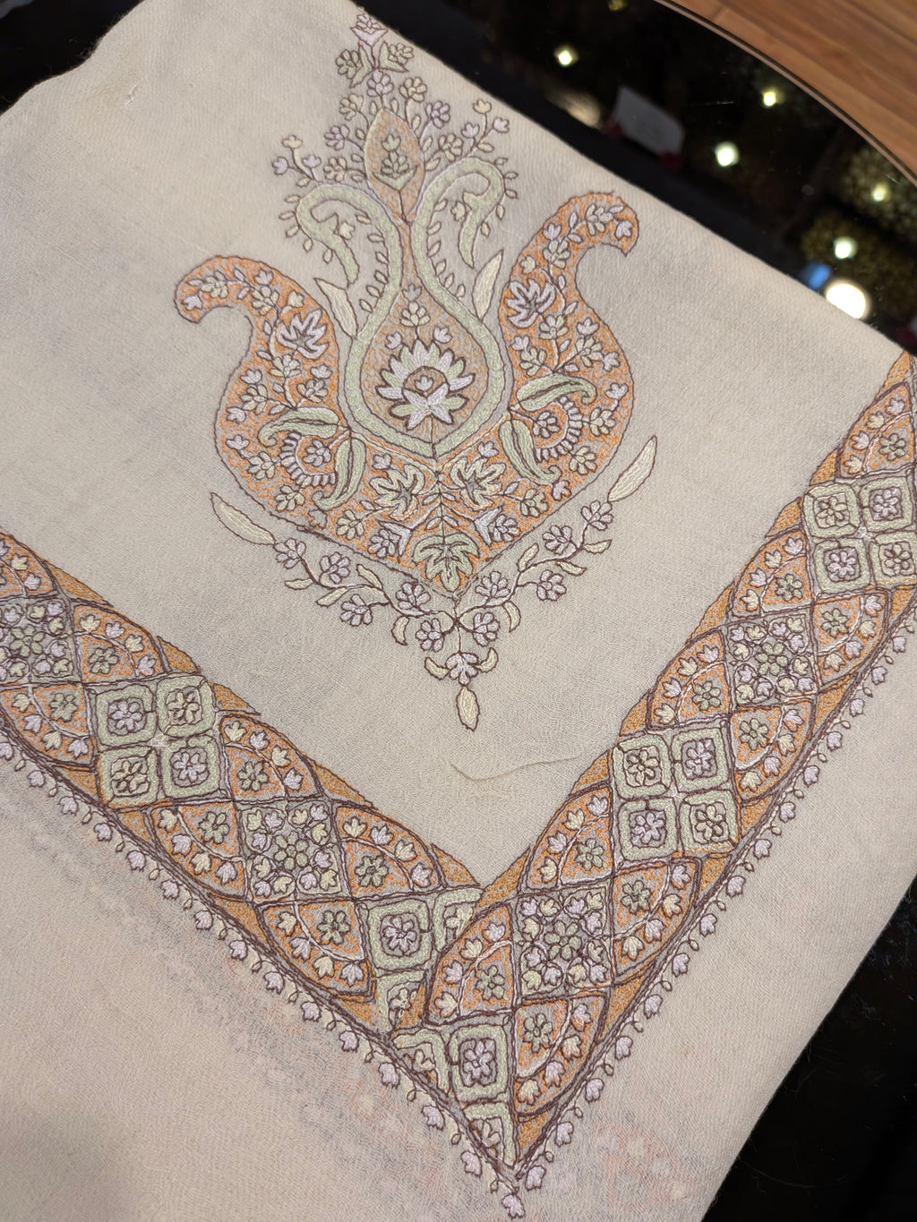 Premium Kashmir Ghutra Shawl – Fine Embroidered Men’s Traditional Headwear
