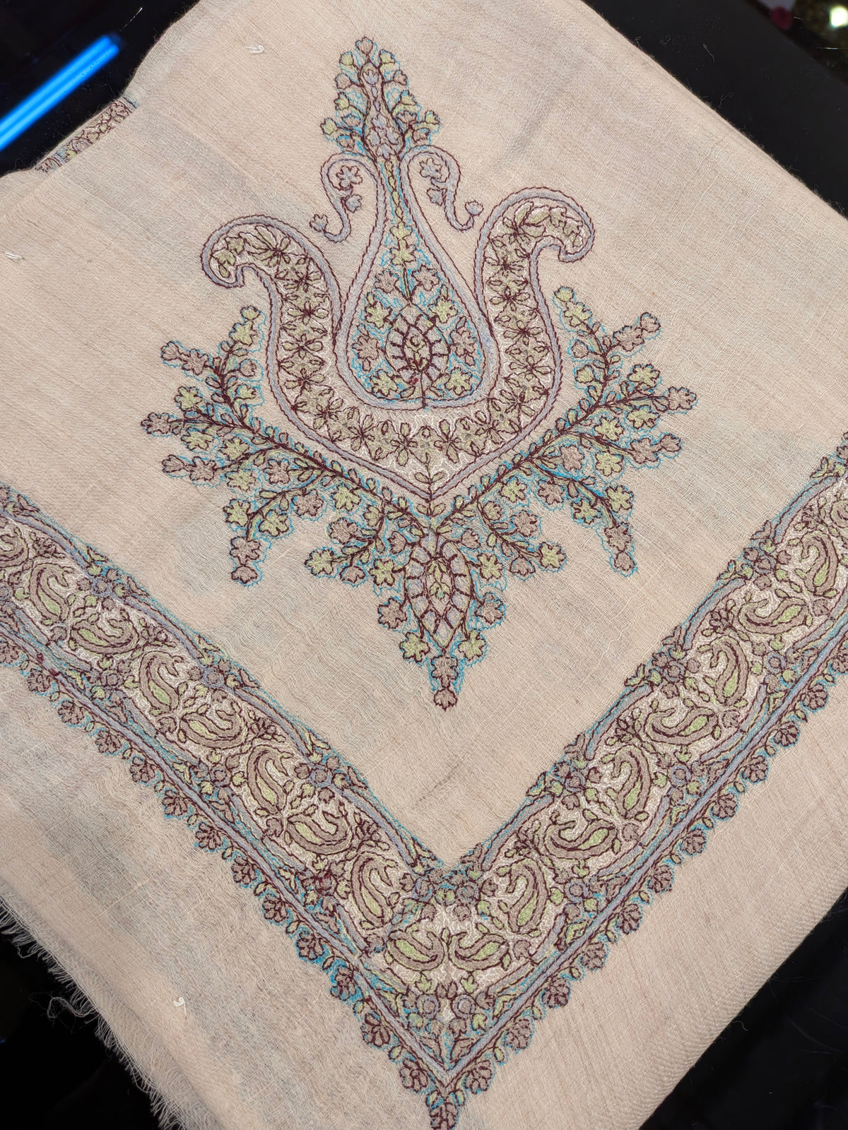 Premium Kashmir Ghutra Shawl – Fine Embroidered Men’s Traditional Headwear