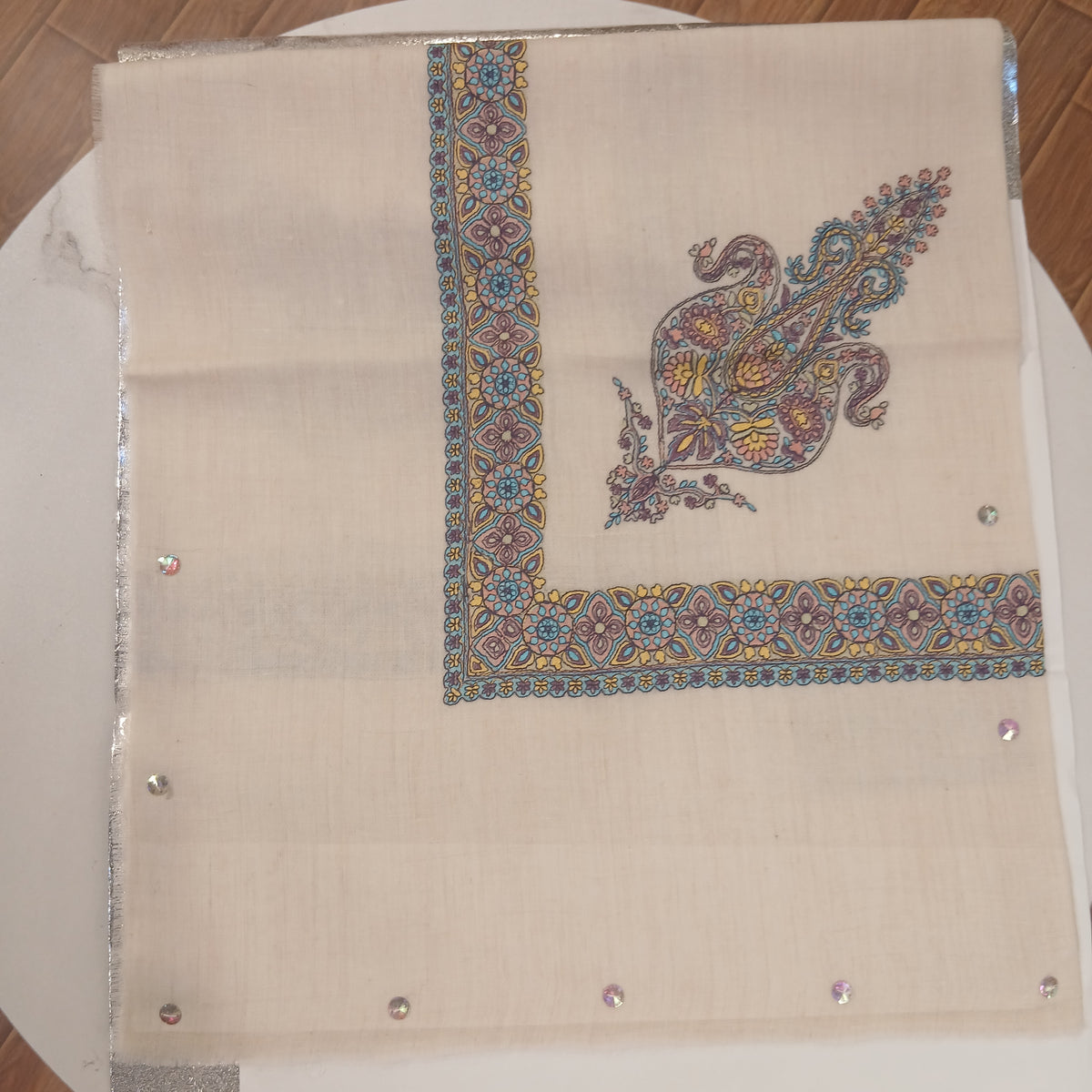 Premium Kashmir Ghutra Shawl –Fine Embroidered Men’s Traditional Headwear