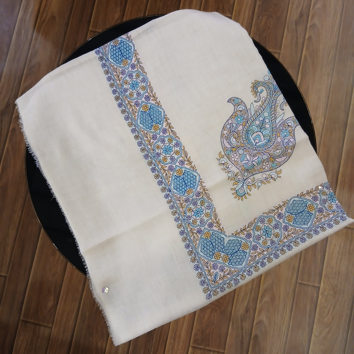 Premium Kashmir Ghutra Shawl –Fine Embroidered Men’s Traditional Headwear