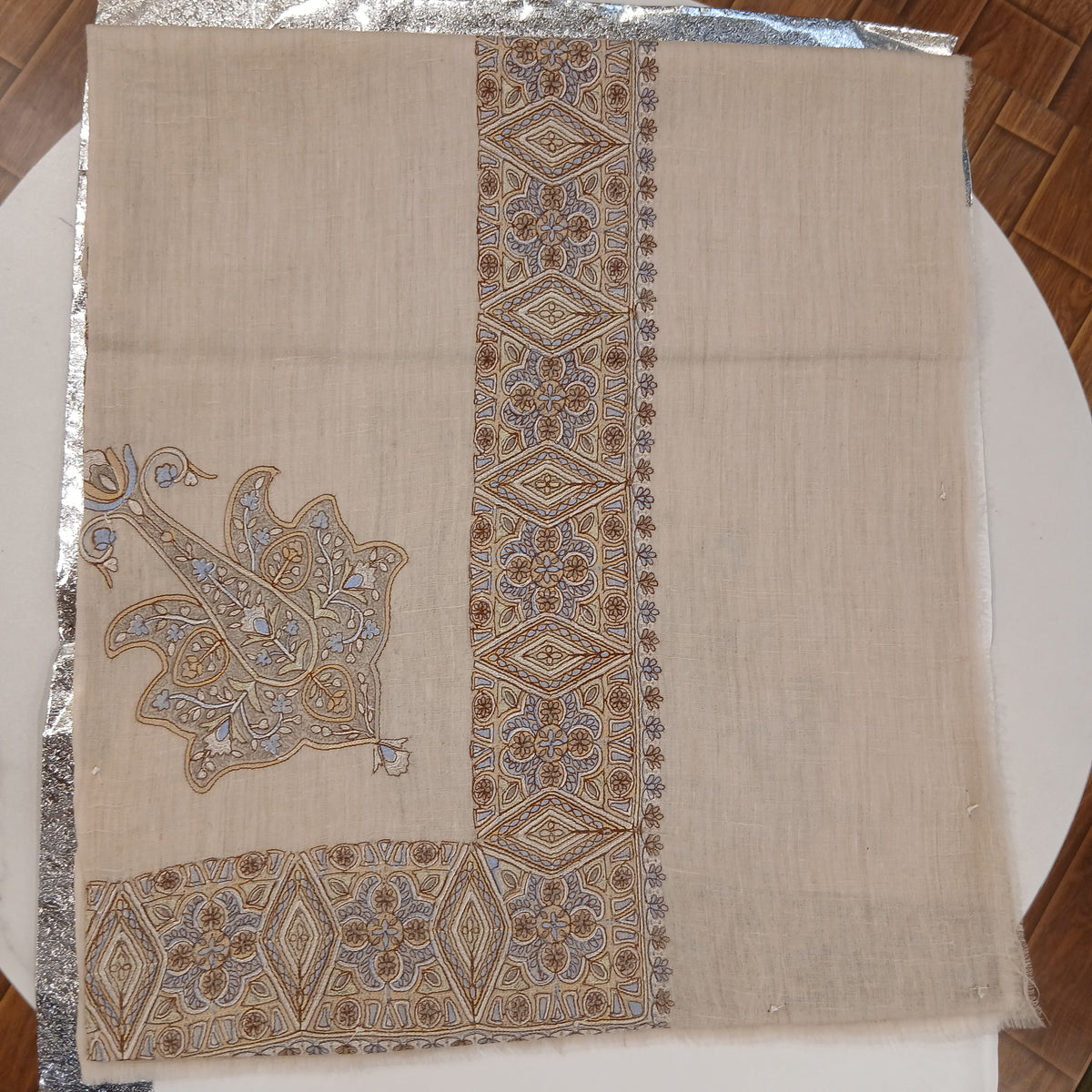 Premium Kashmir Ghutra Shawl –Fine Embroidered Men’s Traditional Headwear