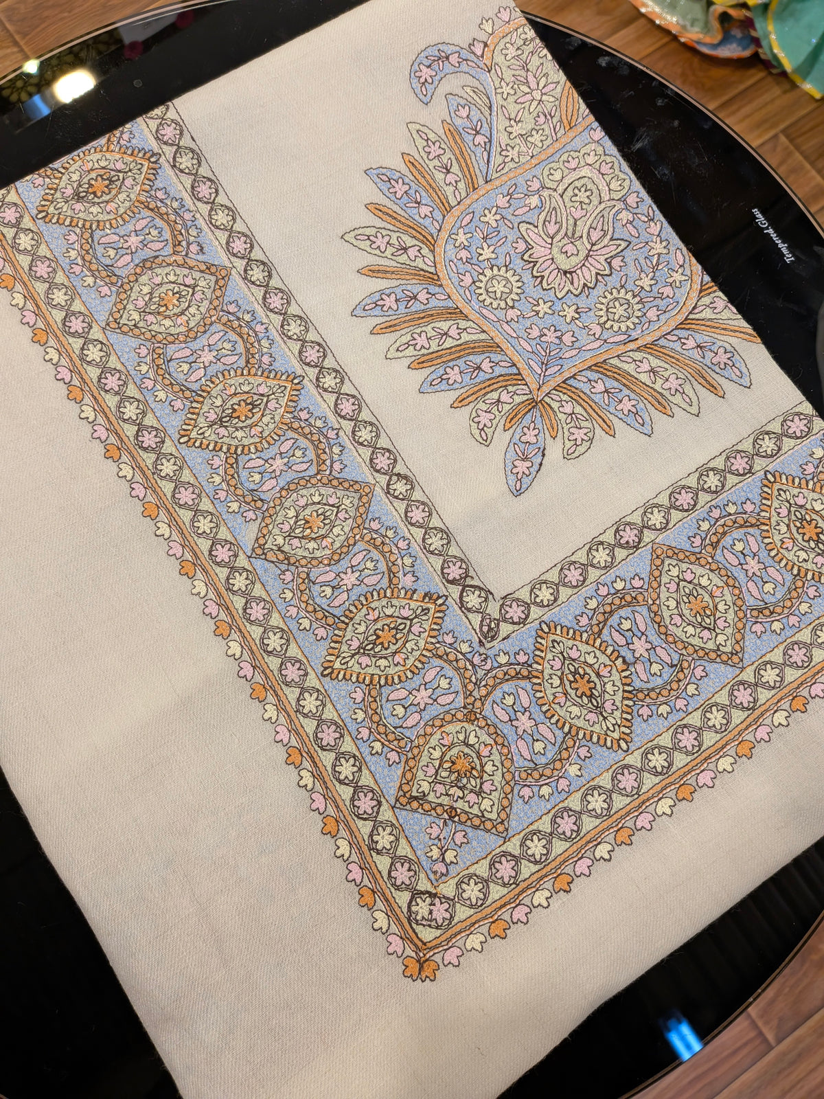 Premium Kashmir Ghutra Shawl – Fine Embroidered Men’s Traditional Headwear