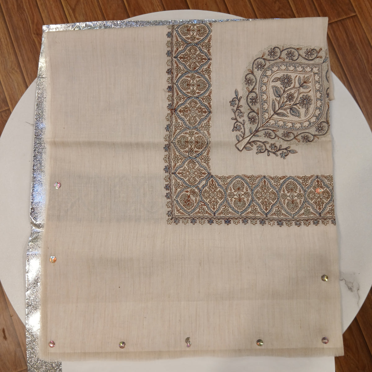 Premium Kashmir Ghutra Shawl –Fine Embroidered Men’s Traditional Headwear