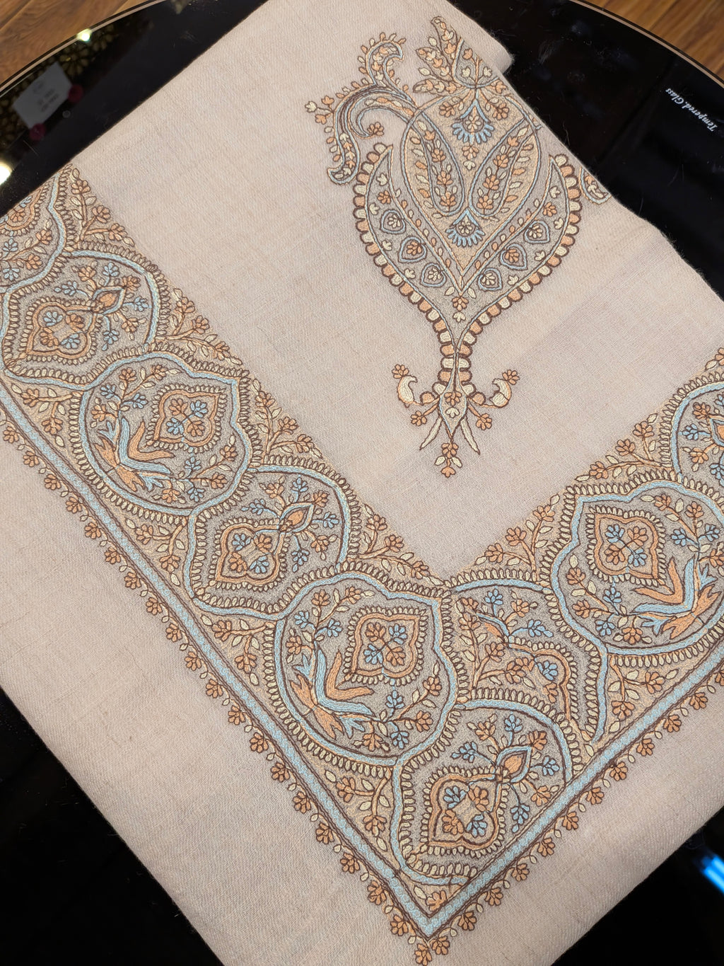 Premium Kashmir Ghutra Shawl – Fine Embroidered Men’s Traditional Headwear