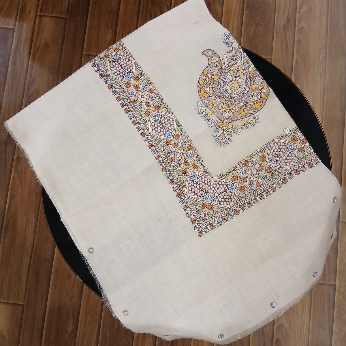 Premium Kashmir Ghutra Shawl –Fine Embroidered Men’s Traditional Headwear