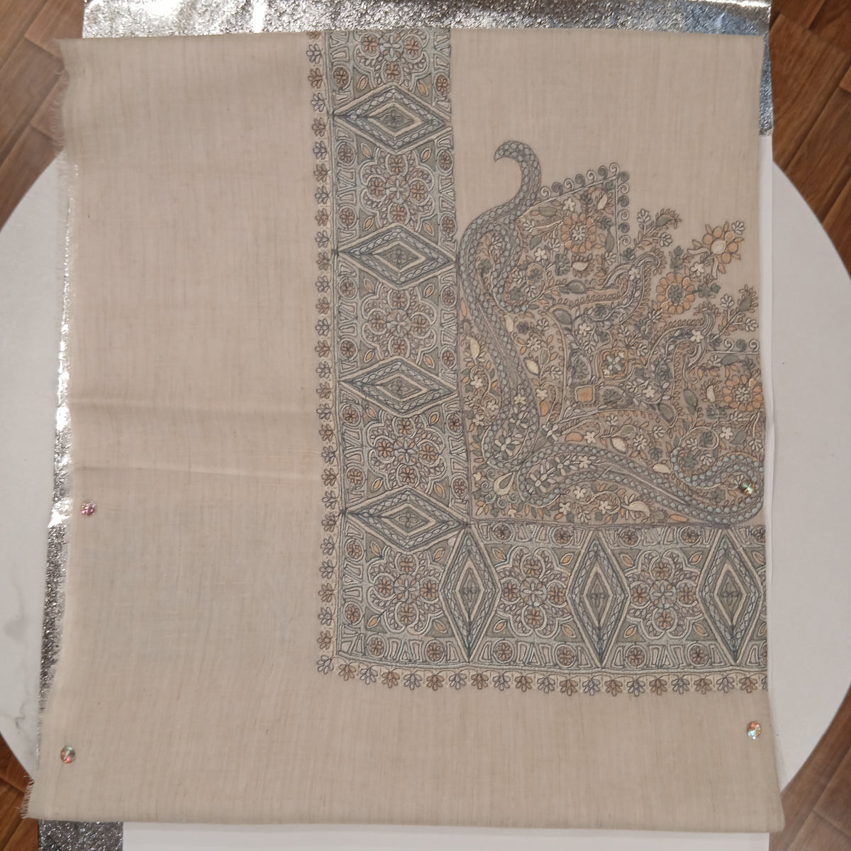 Premium Kashmir Ghutra Shawl –Fine Embroidered Men’s Traditional Headwear