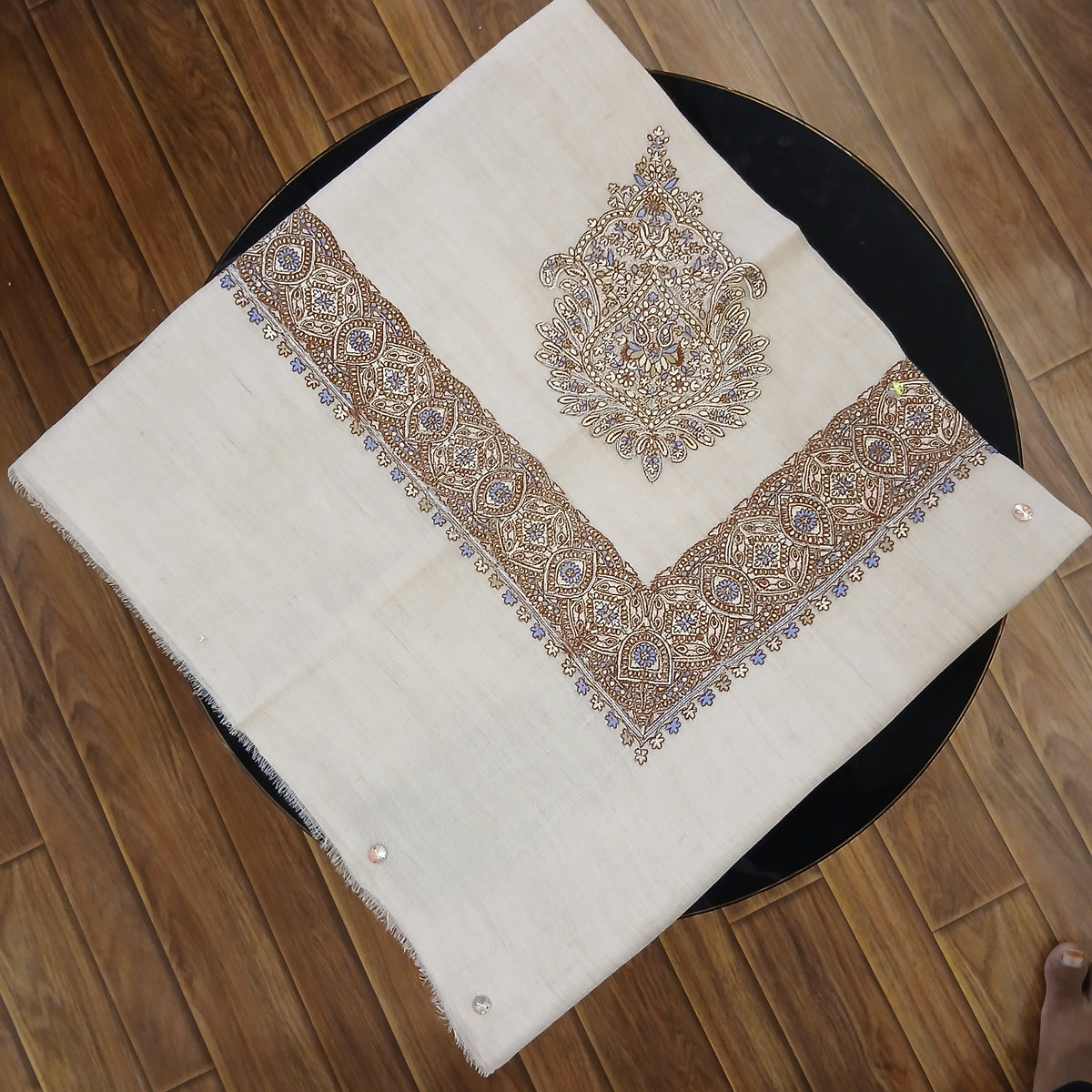 Premium Kashmir Ghutra Shawl –Fine Embroidered Men’s Traditional Headwear
