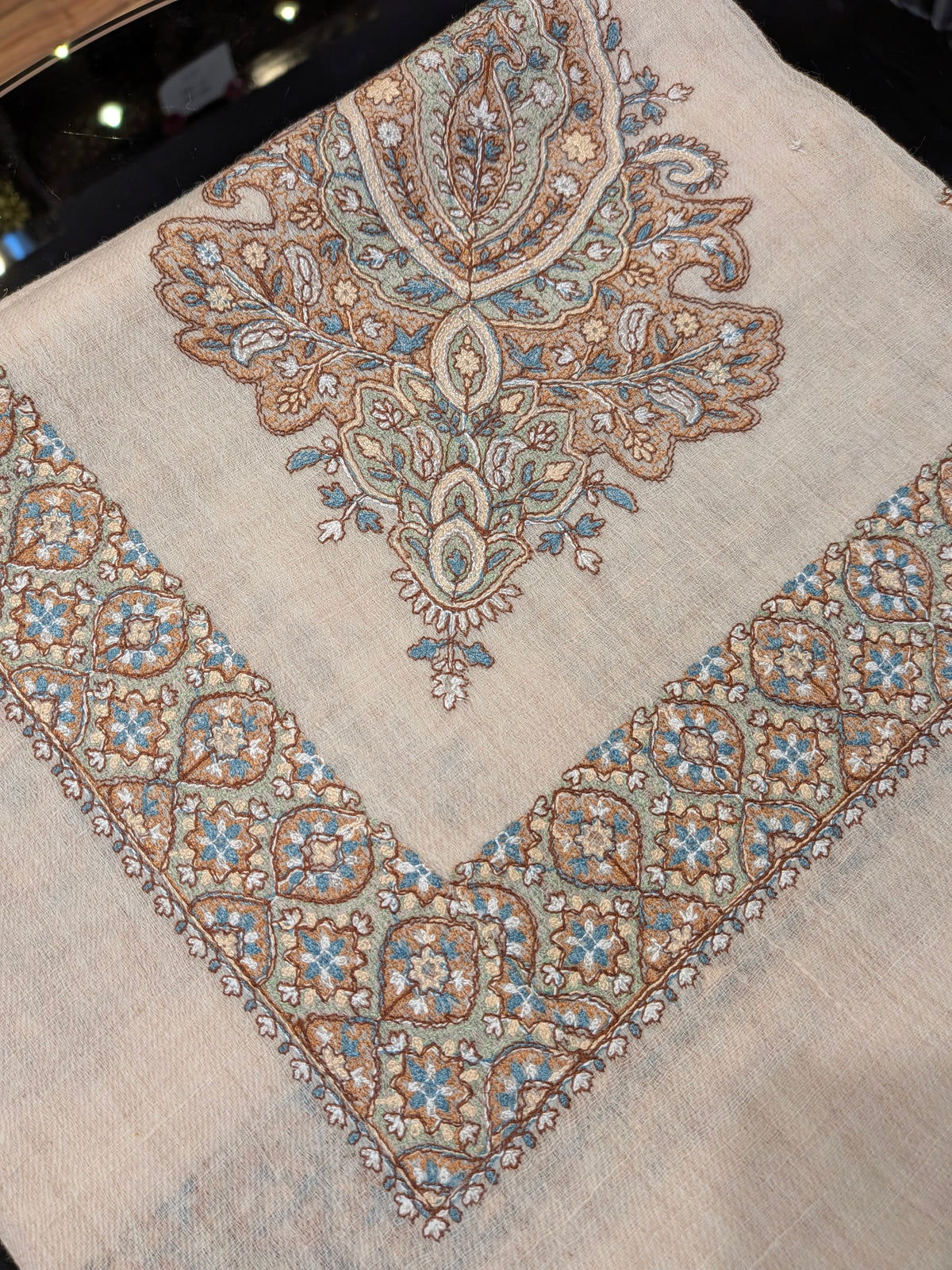 Premium Kashmir Ghutra Shawl – Fine Embroidered Men’s Traditional Headwear