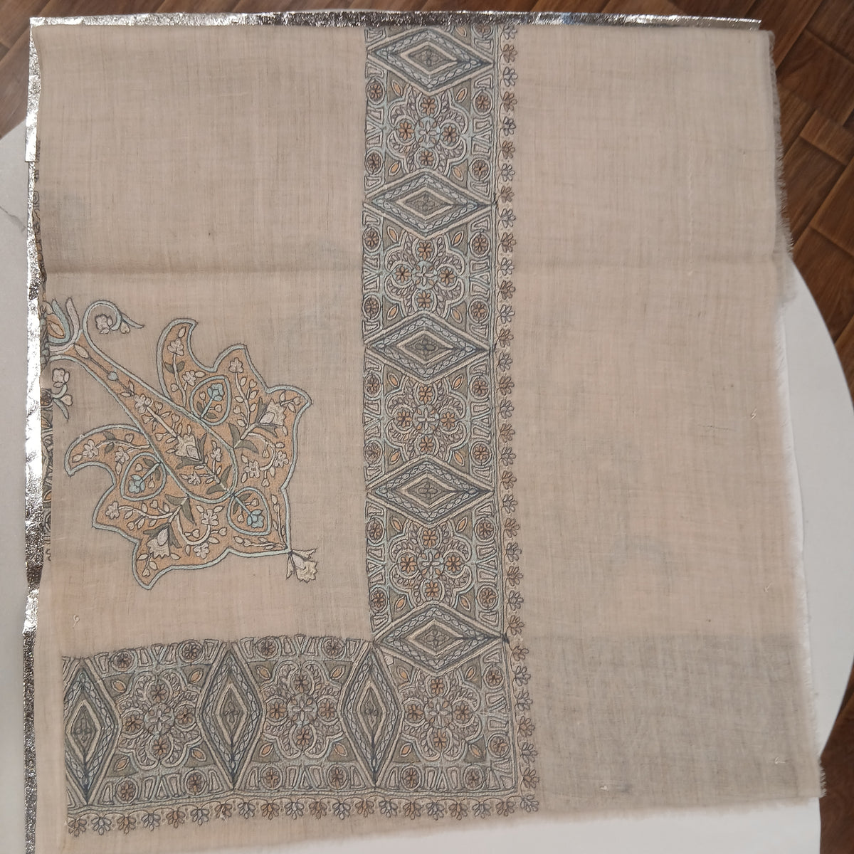 Premium Kashmir Ghutra Shawl –Fine Embroidered Men’s Traditional Headwear