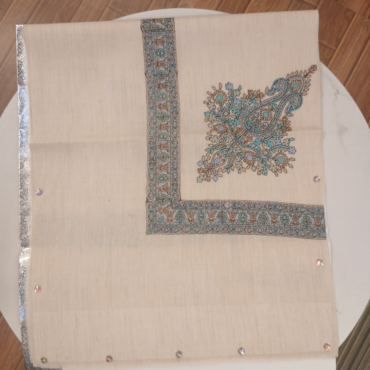 Premium Kashmir Ghutra Shawl –Fine Embroidered Men’s Traditional Headwear