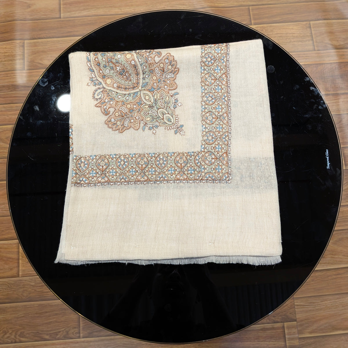 Premium Kashmir Ghutra Shawl – Fine Embroidered Men’s Traditional Headwear