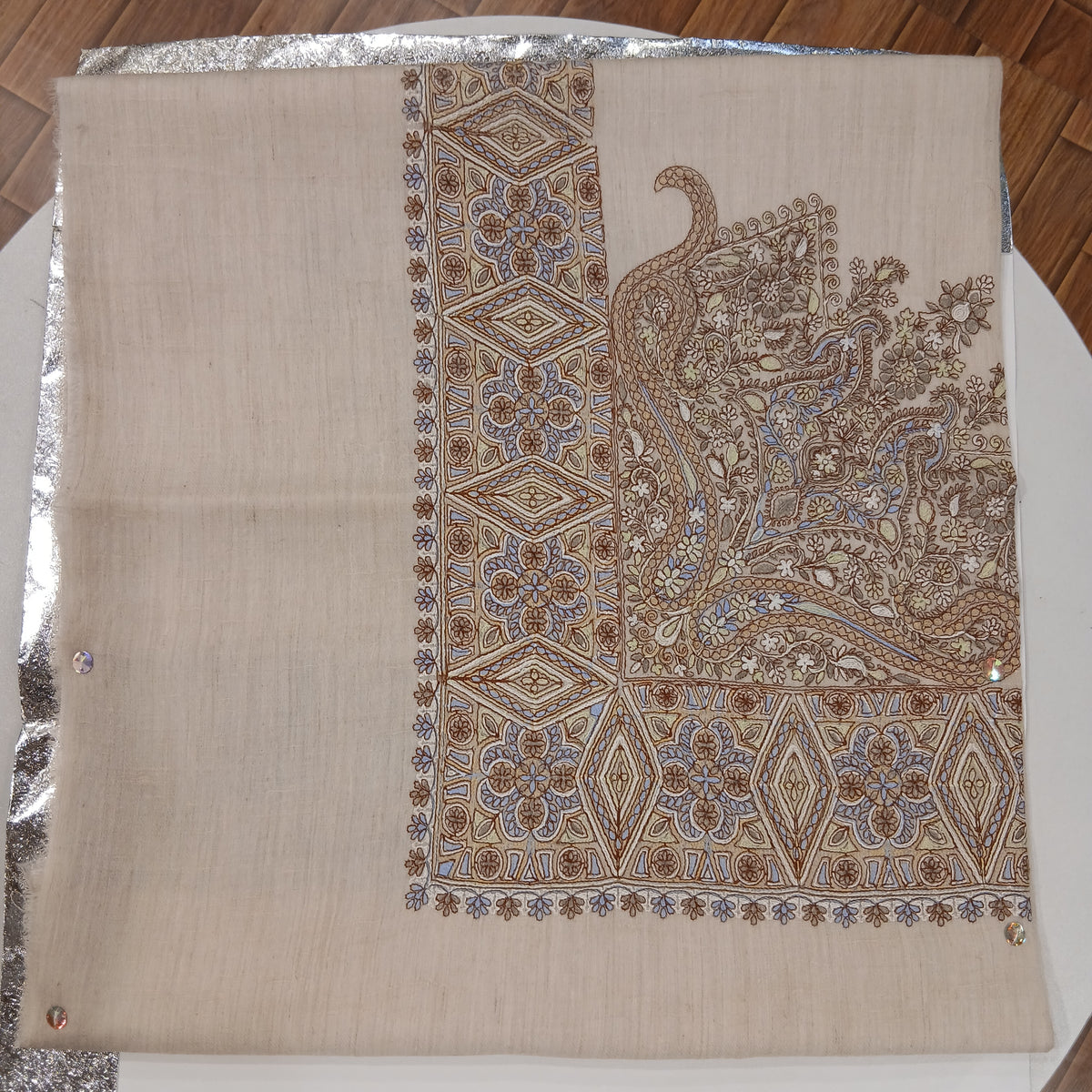 Premium Kashmir Ghutra Shawl –Fine Embroidered Men’s Traditional Headwear