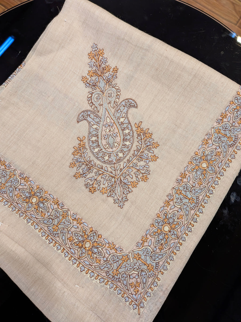 Premium Kashmir Ghutra Shawl – Fine Embroidered Men’s Traditional Headwear
