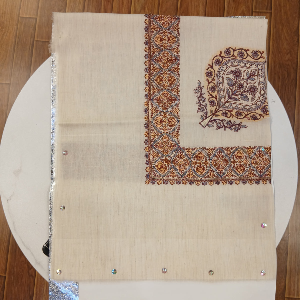 Premium Kashmir Ghutra Shawl –Fine Embroidered Men’s Traditional Headwear