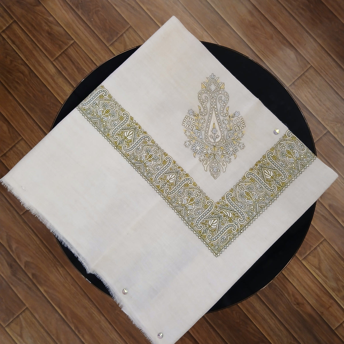 Premium Kashmir Ghutra Shawl –Fine Embroidered Men’s Traditional Headwear