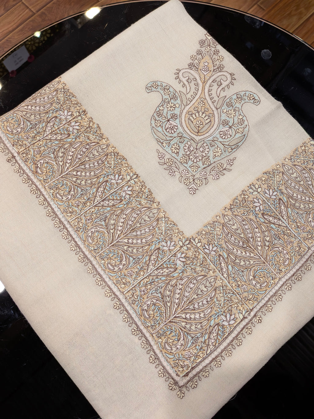 Premium Kashmir Ghutra Shawl – Fine Embroidered Men’s Traditional Headwear