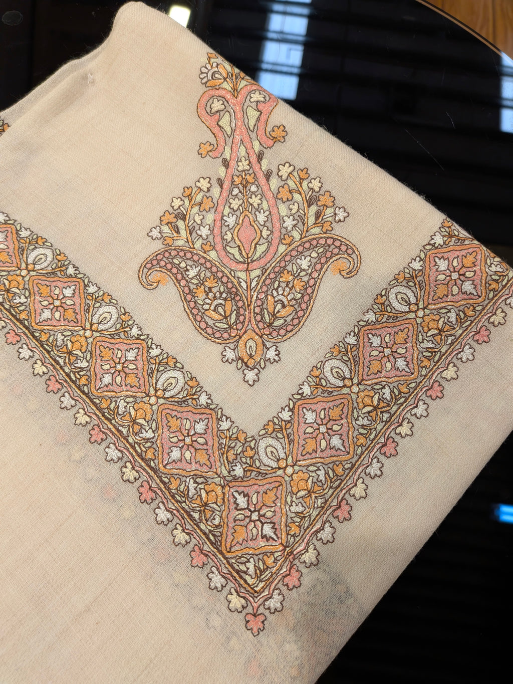 Premium Kashmir Ghutra Shawl – Fine Embroidered Men’s Traditional Headwear