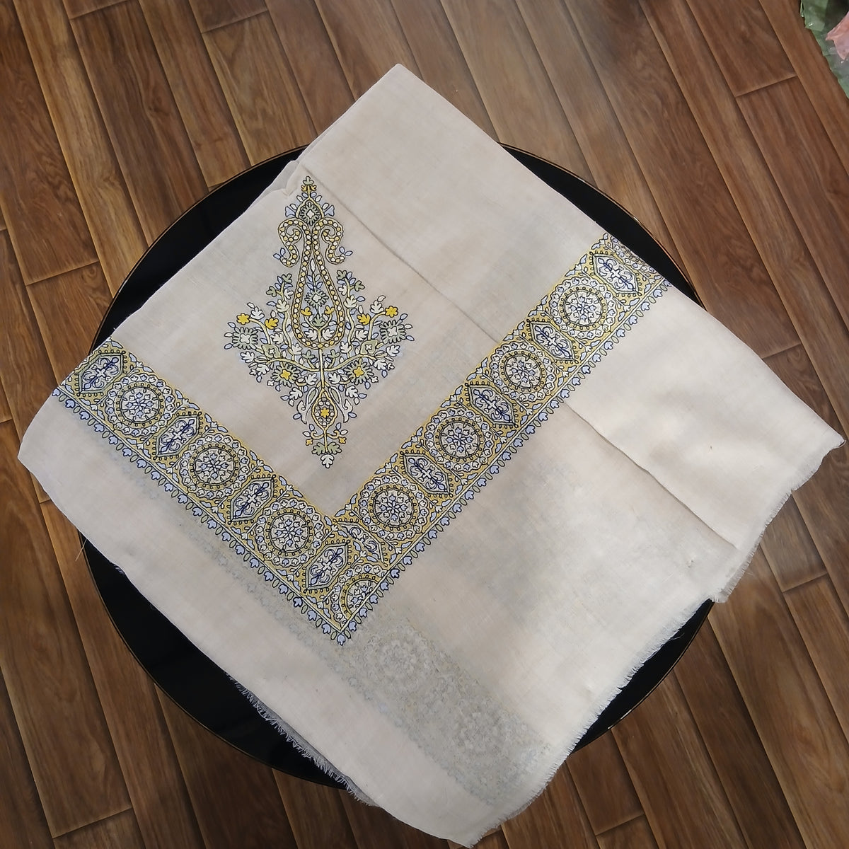 Premium Kashmir Ghutra Shawl –Fine Embroidered Men’s Traditional Headwear
