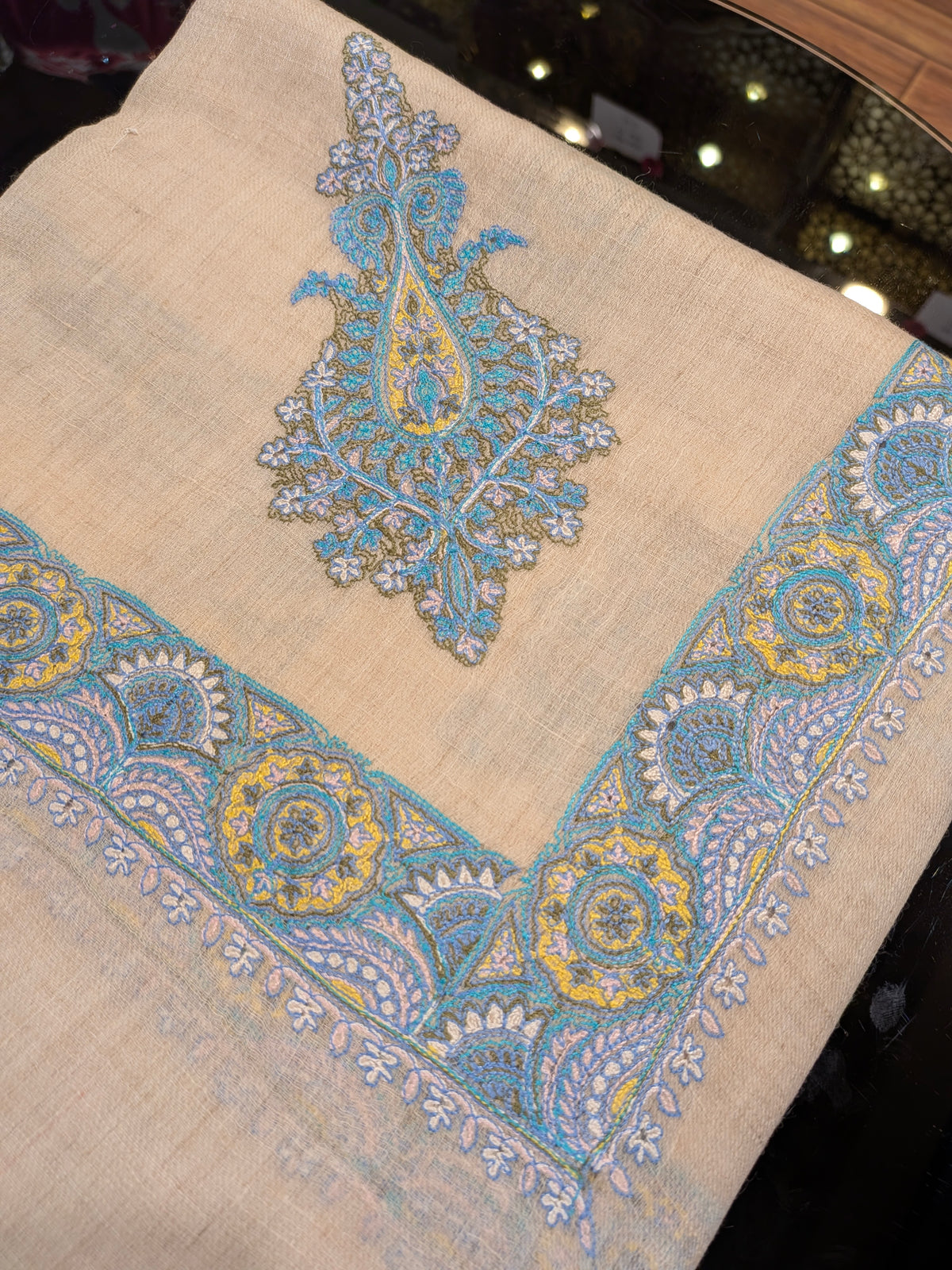 Premium Kashmir Ghutra Shawl – Fine Embroidered Men’s Traditional Headwear